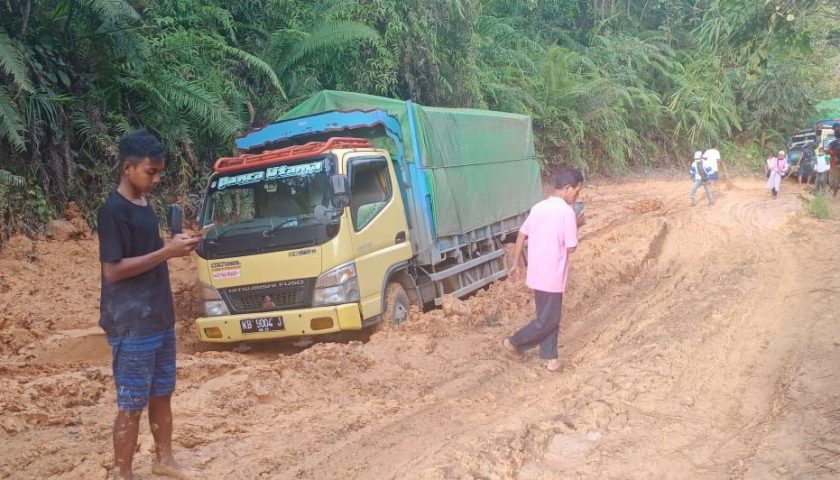 Curah Hujan Tinggi, Ruas Jalan Provinsi di Wilayah Kabupaten Melawi Kembali Rusak 2
