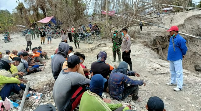 Polsek Belimbing Bersama TNI dan Sekcam Kecamatan Belimbing Datangi Pekerja PETI Didesa Labang Himbau Untuk Hentikan Aktivitas