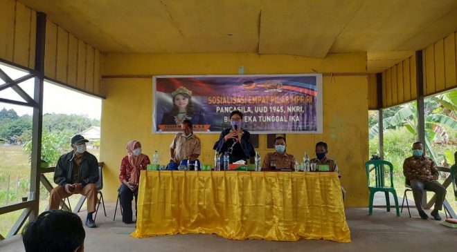 Yessy Melania Sosialisasikan 4 Pilar Kebangsaan Kepada Ibu-Ibu dan Tim Penggerak PKK Kecamatan Pinoh Selatan