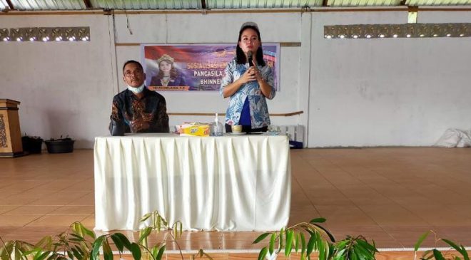 Gelar sosialisasi 4 Pilar Kebangsaan, Yessy Melania Di Sambut Baik Warga Desa Tembawang Panjang