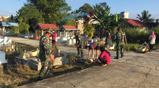 Subdenpom XII/2-5 Buntok Bersama Masyarakat Melaksanakan Kegiatan Kerja Bakti