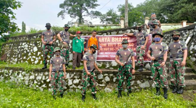 Detasemen Polisi Militer XII/I Sintang Bersama Warga Gotong Royong Bersihkan Situs Sejarah Makam Pangeran Kuning