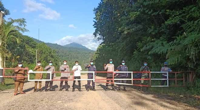Cek Pos Perbatasan Kalbar- Kalteng di Jalan Koridor PT Sari Bumi Kusuma, Aipda Samsi : Guna Memutus Penyebaran Covid 19 di Kabupaten Melawi