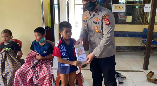 15 Anak Ikuti Sunatan Massal di Polsek Kota Baru Dalam Rangka Hari Bhayangkara Ke-75