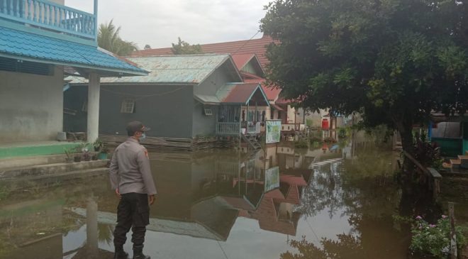 Intensitas Hujan Yang Tinggi Polsek Ella Hilir Minta Warga  Untuk Waspada Terhadap Banjir