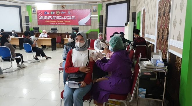 Kadin Kalbar Gandeng Dinkes dan BIN Gelar Vaksinasi Bagi 500 Warga Kalbar
