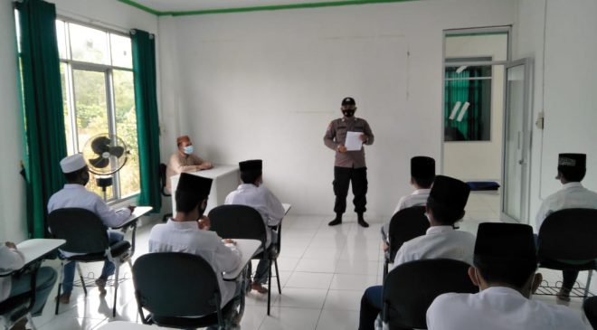 Binluh di Ponpes, Satbinmas Polres Melawi Ajak Patuhi Prokes Saat Proses Belajar Mengajar