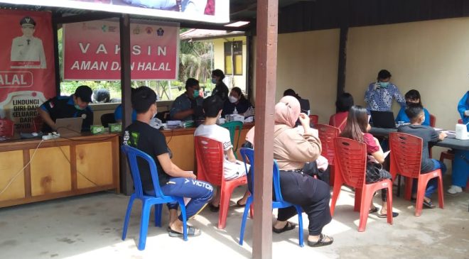 Hari Kedua Gerai Vaksin di Polsek Nanga Pinoh Masih Ramai Dikunjungi Warga