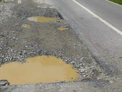 Warga Minta APH Periksa Pihak Kontraktor Tambal Sulam Jalan Raya Provinsi Lintas Kalimantan Poros Tengah