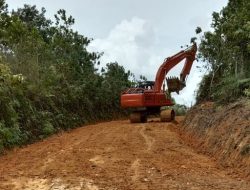Program CSR PT KAS Bantu Perbaiki Jalan Penghubung Antar Desa