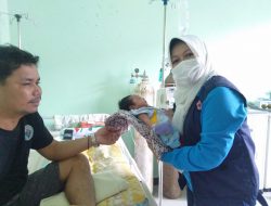 Bayi Usia 2 Bulan Mengidap Penyakit Leukemia, PMI Melawi Berikan Tali Asih