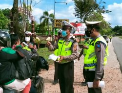 Ops Patuh Kapuas 2021, Polres Melawi Bagikan Brosur Imbauan dan Masker