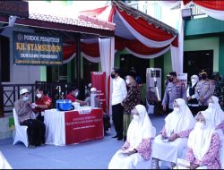 Presiden dan Kapolri Tinjau Vaksinasi Merdeka di Ponpes dan Tempat Ibadah Se-Indonesia