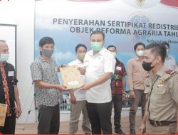 Bupati Melawi Serahkan Sebanyak 1.248 Sertifikat Redistribusi Kepada Masyarakat