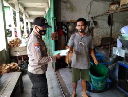 KRYD Satbinmas Polres Melawi Sambangi Pasar, Himbau Warga dan Bagikan Masker