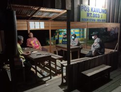 Sat Binmas Polres Melawi Sambangi Warga dan melaksanakan Pembinaan Pos Kamling