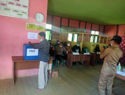 Kapolsek Sokan Pimpin Langsung Pengamanan Pemilihan PAW Kepala Desa Nanga Tangkit