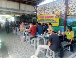 Makan Ketupat Bareng Jurnalis, Humas Polda Kalsel: Jaga Kamtibmas Tetap Aman Kondusif