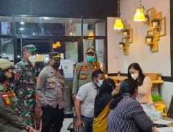 Polsek Nanga Pinoh Bersama Tim Yustisi Terus Kejar Target Vaksinasi, Sisir Cafe dan Warkop