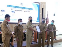 Penjabaran APBD TA 2022 Diserahkan Bupati Melawi