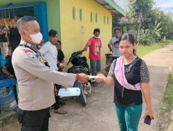 Sapa Warga, Bhabinkamtibmas Polsek Nanga Pinoh Sampaikan Ajakan Vaksinasi dan Disiplin Prokes