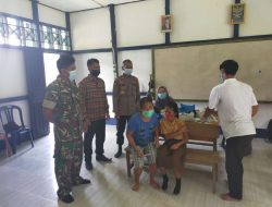 Polsek Menukung Bersama Tim Vaksinator Laksanakan Vaksinasi Merdeka Anak dan Booster di 2 Tempat