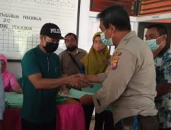 Hadiri Penyerahan 200 Sertifikat PRONA Di Desa Domet Permai, Personel Polsek Ella Hilir Minta Masyarakat Tidak Membakar Lahan