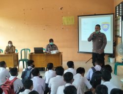 Sambangi SMPN 6, Satbinmas Polres Melawi Berikan Penyuluhan Kenakalan Remaja, Bahaya Narkoba dan Bijak Bermedsos