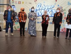 Srikandi DPC Pemuda Pancasila Bekasi Ikuti Fashion Show di Gebyar Bazar UMKM