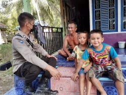 Bhabinkamtibmas Polsek Nanga Pinoh Gencar Datangi Rumah Warga Berikan Imbauan Prokes