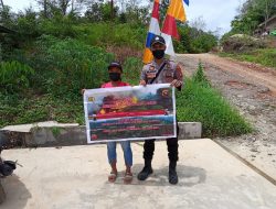 Polsek Sayan Datangi Warga Door to Door, Berikan Imbauan Prokes dan Tidak Membuka Lahan Dengan Cara Membakar