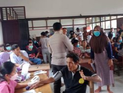 Gencarkan Vaksinasi, Polsek Nanga Pinoh dan Tim Vaksinator Gelar Vaksin di Desa Kelakik