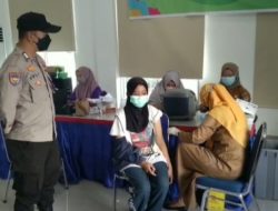 Satbinmas Polres Melawi Gelar Penling, Ajak Warga Vaksin dan Berikan Layanan Antar Jemput