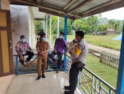 Bhabinkamtibmas Polsek Nanga Pinoh Bripka Asep Supriyadi Sambangi Desa Bayur Raya