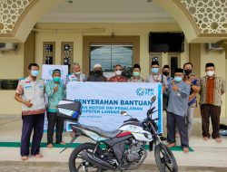 Dukung Program Siar Agama Islam, YBM PLN Kalbar Serahkan Hibah Motor Untuk Da’i Pedalaman