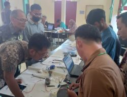Merakit Mikrokontroler, Peserta Sangat Antusias Ikuti Praktek