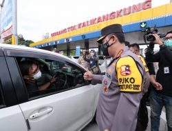 Tinjau Kalikangkung, Kapolri Imbau Pemudik Tak Paksakan Berkendara dalam Kondisi Lelah Demi Keselamatan