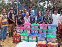 PMI Melawi Beri Bantuan Kepada Korban Kebakaran Rumah Betang