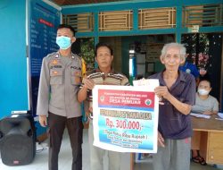 Bhabinkamtibmas Polsek Belimbing Dampingi Penyaluran BLT-DD