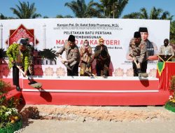 Wakapolri Letakkan Batu Pertama Pembangunan Masjid Al Kostoeri