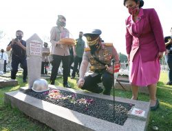Beri Penghormatan ke TMP Kalibata, Kapolri: Lanjutkan Semangat Pahlawan Wujudkan Indonesia Emas