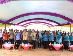 Bupati Melawi Hadiri Penilaian Lomba Satger PKK Bangga Kencana Kesehatan Tingkat Provinsi Kalbar Di Desa Beloyang