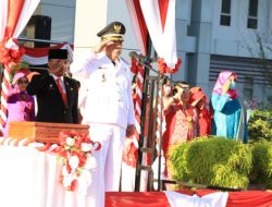 Wakil Bupati Melawi Pimpin Upacara Penurunan Bendera HUT RI Ke-77