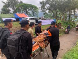 Brimob Polri Evakuasi Korban Gempa Cianjur di Desa Yang Terisolir
