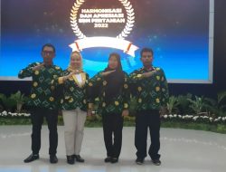 Kepala BBPP Binuang Dampingi Kementan Berikan Penganugerahan Sertifikat Emas ke Insan Pertanian Berprestasi