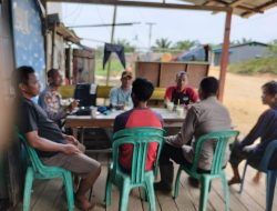 Gelar Jumat Curhat di Desa Sungai Sampuk, Iptu Tri Jumadi Terima Langsung Keluhan Masyarakat