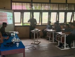Berikan Penyuluhan Kenakalan Remaja dan Narkoba, Satbinmas Polres Melawi Tapka di SMKN 1 Belimbing