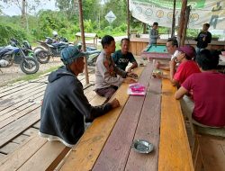 Rutin Tiap Minggu, Kapolsek Ella Hilir Gelar Jumat Curhat Bersama Masyarakat