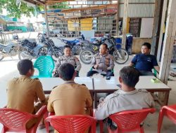Jumat Curhat, Warga Minta Polsek Ella Hilir Lakukan Penyuluhan Bahaya Narkoba di Desa Lengkong Nyadom