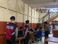 Patroli Malam Humanis, Sat Samapta Polres Melawi Sambangi Warga dan Sampaikan Pesan Kamtibmas